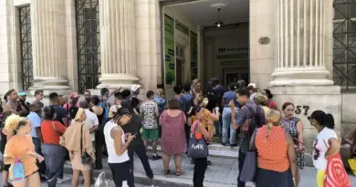 Cuba: Paying for a Spot in Line to Withdraw Money