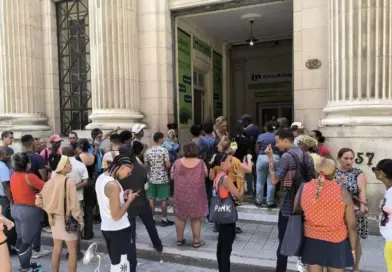 Cuba: Paying for a Spot in Line to Withdraw Money