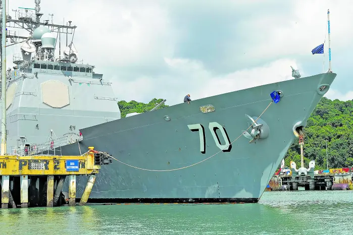 US Navy Advances in the Caribbean with Eyes on Venezuela