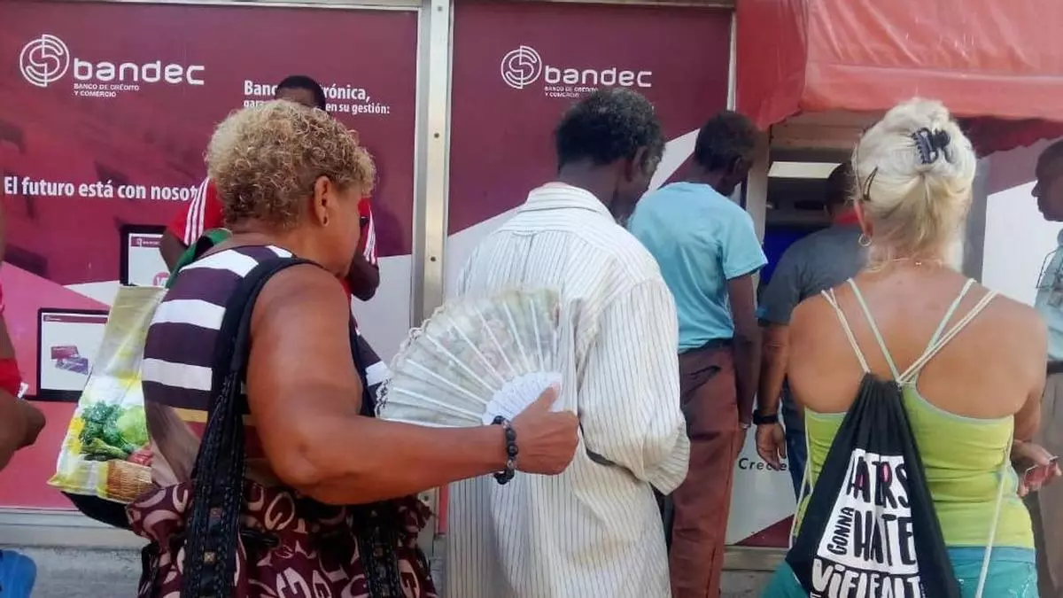 Cuba’s Pension Increase Lost in Inflation and Devaluation