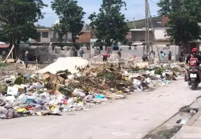 Amid Dirty Water & Trash New Market Built in Holguin, Cuba