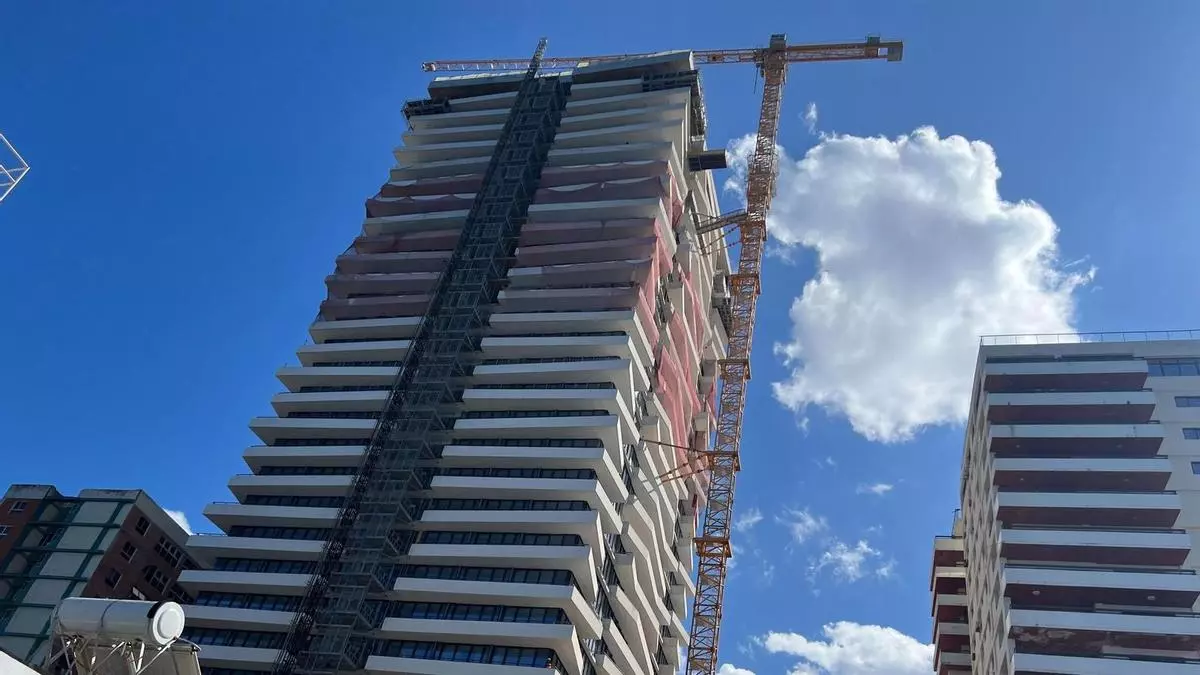 A 25-Story Hotel Rises on Havana’s Malecon Amid Tourism Drop