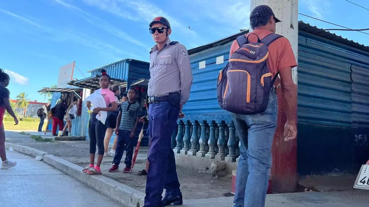 A Popular Havana Market Under Police Siege