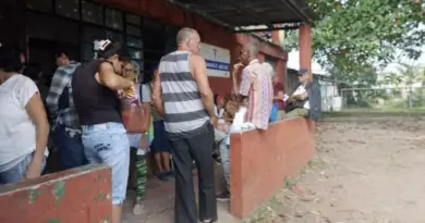 The Dilemma Many Cubans Face: Buy Food or Medicines?