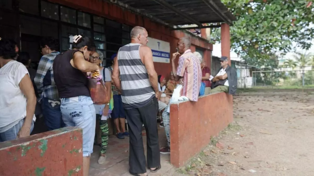 The Dilemma Many Cubans Face: Buy Food or Medicines?