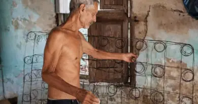 Mattress Repairers Work Miracles in Santiago de Cuba