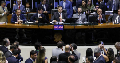 Brazil: Conflicts Between Branches of Gov. Erode Democracy