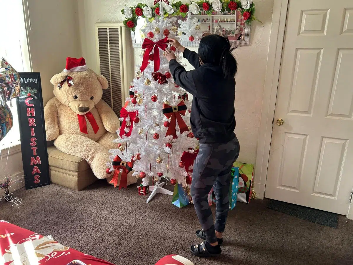 Migrants in the USA Beg To Be “Invisible” at Christmas