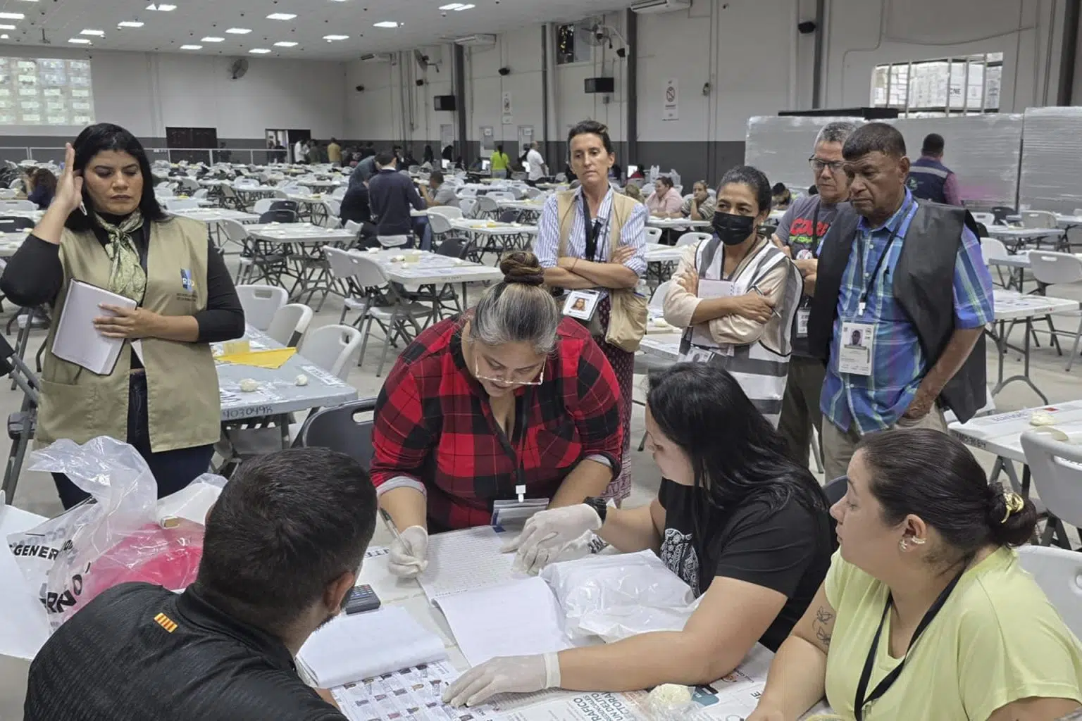 Honduras Begins Decisive Vote Recount for President