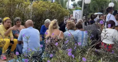 Hundreds Line Up for Chikungunya Aftermath Help in Cuba