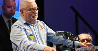 Lech Walesa Gives Welcome Advice to Cubans Who Want Change