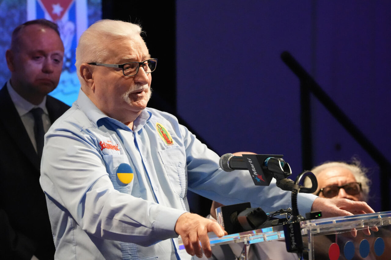 Lech Walesa Gives Welcome Advice to Cubans Who Want Change