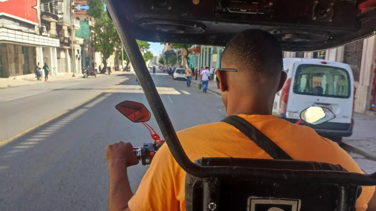 How Goods Move in Havana, Cuba Paralyzed by Fuel Shortages